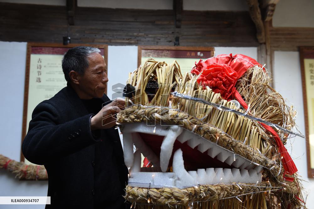 CHINA-ANHUI-HUANGSHAN-LONGTAITOU DAY-CELEBRATION-STRAW-WOVEN DRAGON (CN)