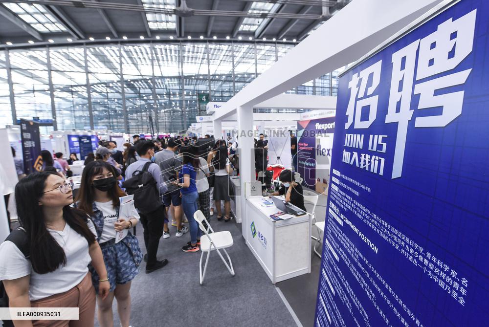 Xinhua Headlines: China's "two sessions" start in crucial year for modernization