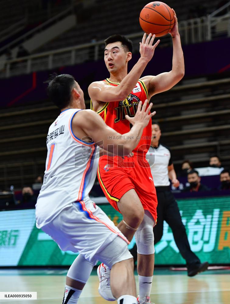 (SP)CHINA-LIAONING-SHENYANG-BASKETBALL-CBA LEAGUE-SICHUAN BLUE WHALES VS JILIN NORTHEAST TIGERS (CN)