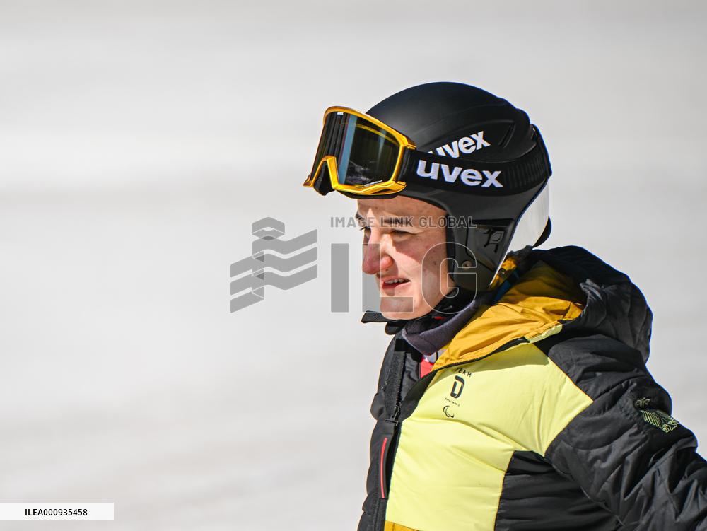 (SP)CHINA-BEIJING-WINTER PARALYMPICS-ALPINE SKIING-WOMEN'S DOWNHILL SITTING(CN)