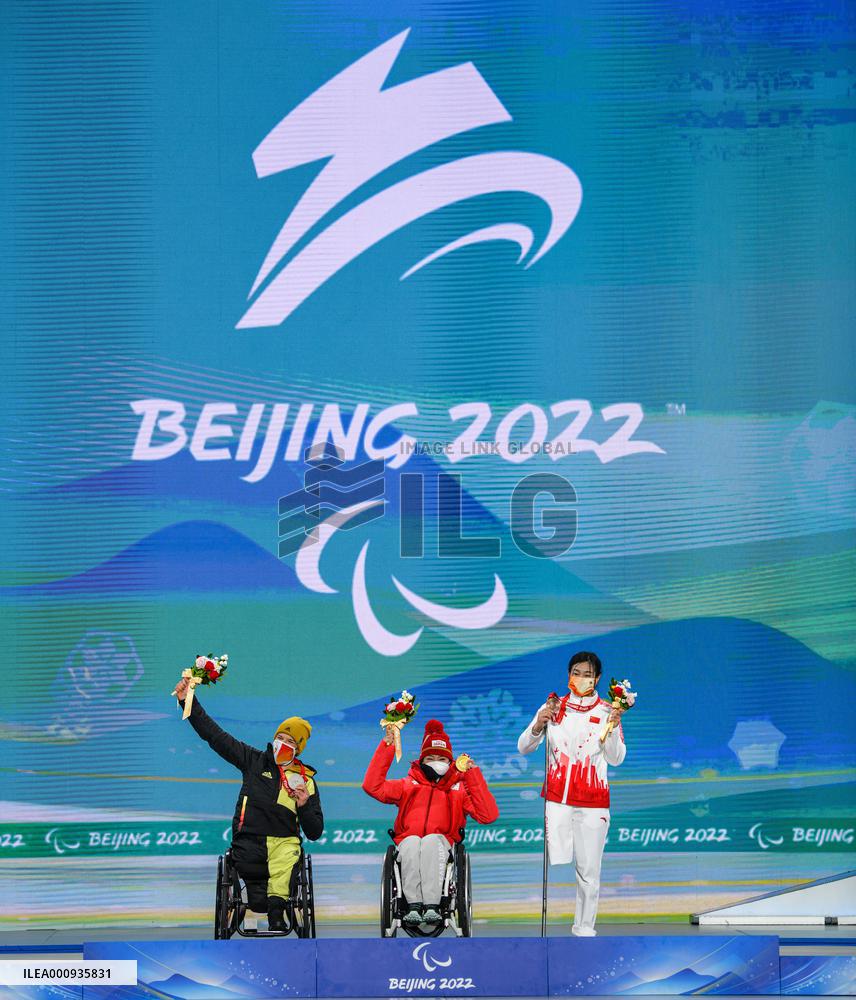 (SP)CHINA-BEIJING-BEIJING 2022 WINTER PARALYMPICS-ALPINE SKIING-WOMEN'S DOWNHILL-SITTING-AWARDING CEREMONY(CN)