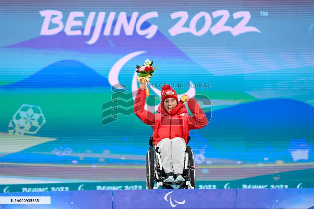 (SP)CHINA-BEIJING-BEIJING 2022 WINTER PARALYMPICS-ALPINE SKIING-WOMEN'S DOWNHILL-SITTING-AWARDING CEREMONY(CN)
