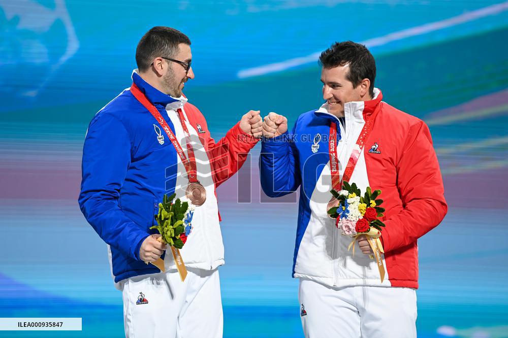 (SP)CHINA-BEIJING-BEIJING 2022 WINTER PARALYMPICS-ALPINE SKIING-MEN'S DOWNHILL-VISION IMPAIRED-AWARDING CEREMONY (CN)