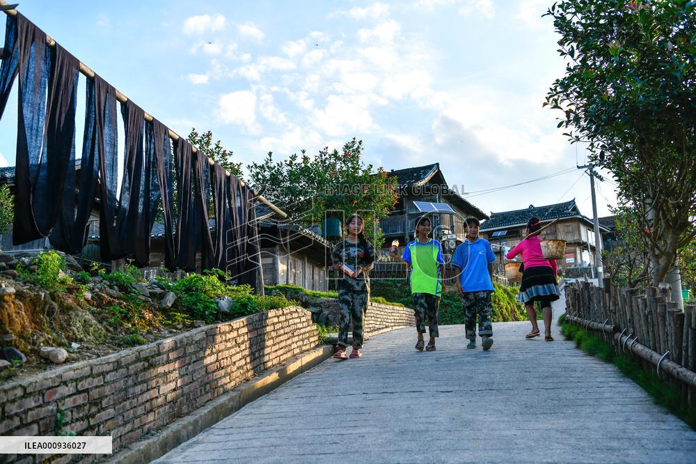 CHINA-GUIZHOU-MIAO ETHNIC GROUP-GIRL-NEW SEMESTER (CN)