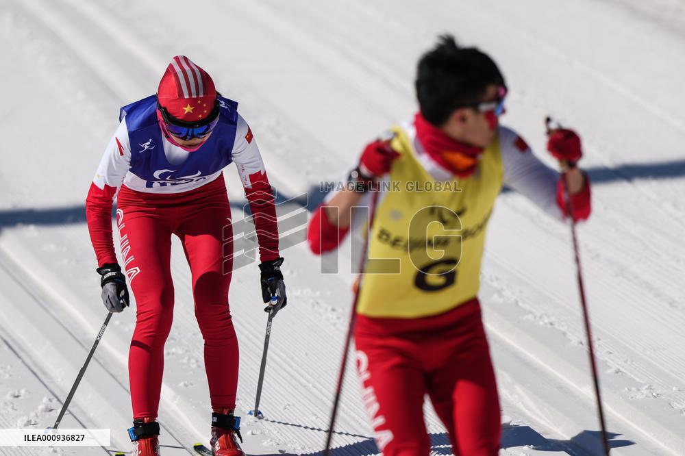 (SP)CHINA-ZHANGJIAKOU-WINTER PARALYMPICS-PARA CROSS-COUNTRY SKIING -WOMEN'S LONG DISTANCE CLASSIC VISION IMPAIRED(CN)