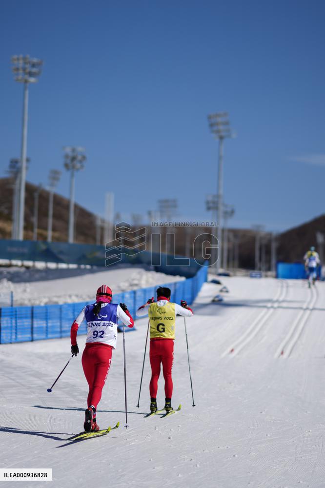 (SP)CHINA-ZHANGJIAKOU-WINTER PARALYMPICS-PARA CROSS-COUNTRY SKIING -WOMEN'S LONG DISTANCE CLASSIC VISION IMPAIRED(CN)