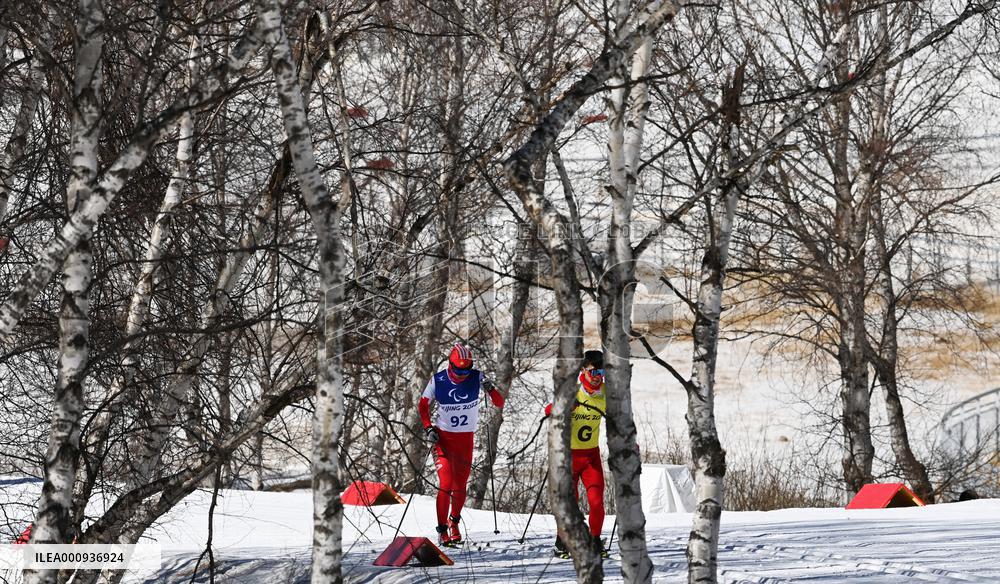 (SP)CHINA-ZHANGJIAKOU-WINTER PARALYMPICS-PARA CROSS-COUNTRY SKIING -WOMEN'S LONG DISTANCE CLASSIC VISION IMPAIRED(CN)