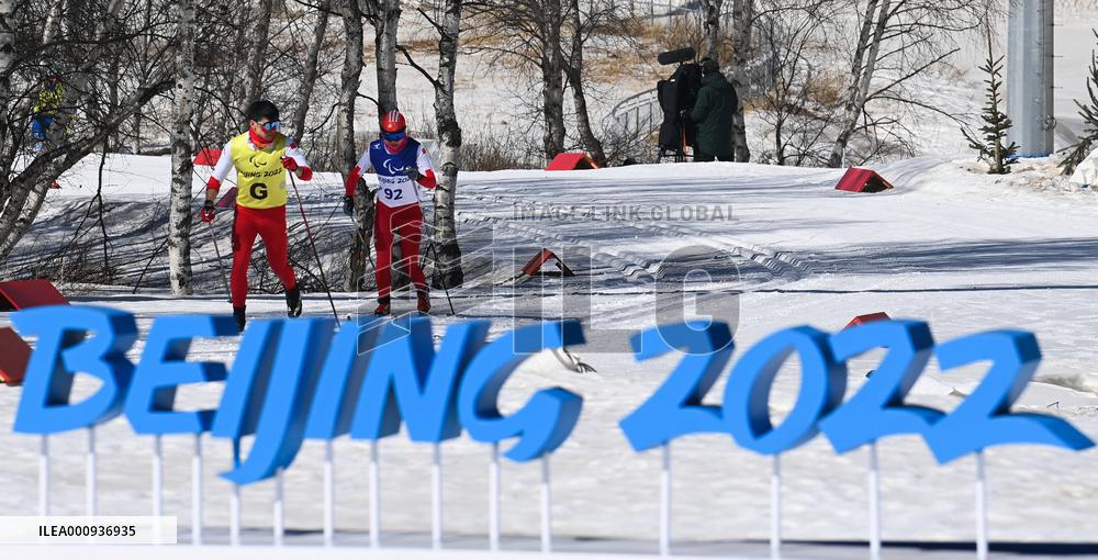 (SP)CHINA-ZHANGJIAKOU-WINTER PARALYMPICS-PARA CROSS-COUNTRY SKIING -WOMEN'S LONG DISTANCE CLASSIC VISION IMPAIRED(CN)