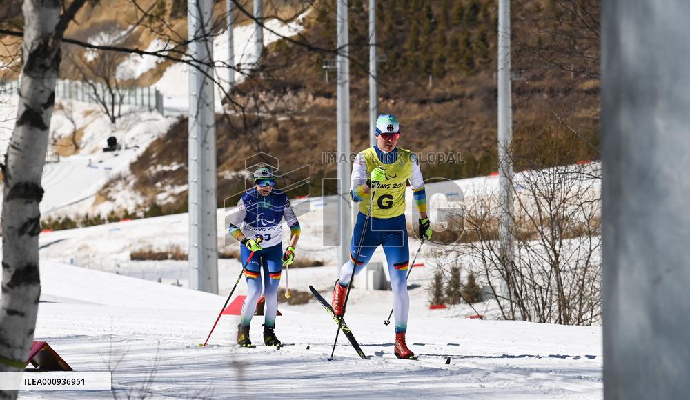(SP)CHINA-ZHANGJIAKOU-WINTER PARALYMPICS-PARA CROSS-COUNTRY SKIING -WOMEN'S LONG DISTANCE CLASSIC VISION IMPAIRED(CN)