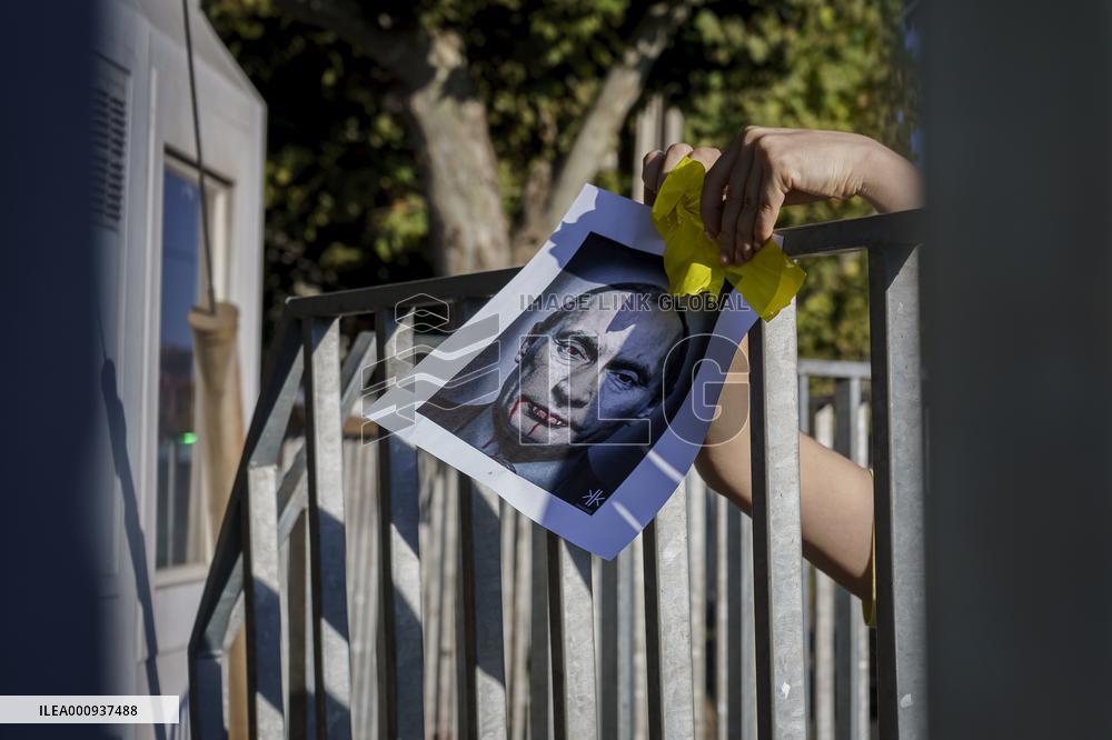 Ukrainian citizens in Chile protest outside the Russian Embassy