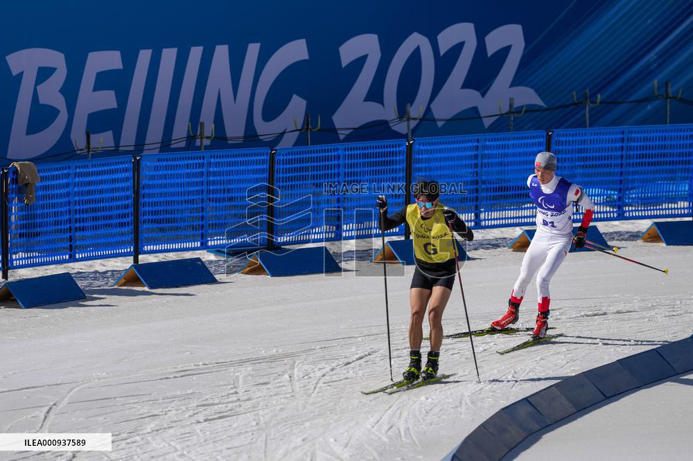 (SP)CHINA-ZHANGJIAKOU-WINTER PARALYMPICS-PARA BIATHLON-MEN'S MIDDLE DISTANCE VISION IMPAIRED (CN)