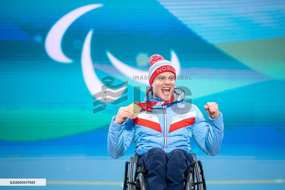 (SP)CHINA-BEIJING-WINTER PARALYMPICS-ALPINE SKIING-MEN'S SUPER COMBINED SITTING-AWARDING CEREMONY(CN)