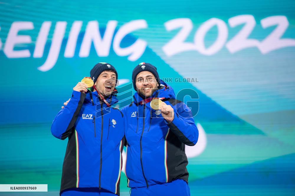 (SP)CHINA-BEIJING-WINTER PARALYMPICS-ALPINE SKIING-MEN'S SUPER COMBINED VISION IMPAIRED-AWARDING CEREMONY (CN)