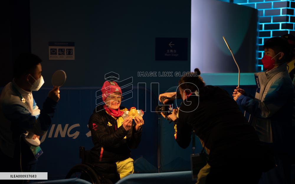(SP)CHINA-BEIJING-WINTER PARALYMPICS-ALPINE SKIING-WOMEN'S SUPER COMBINED SITTING-AWARDING CEREMONY (CN)