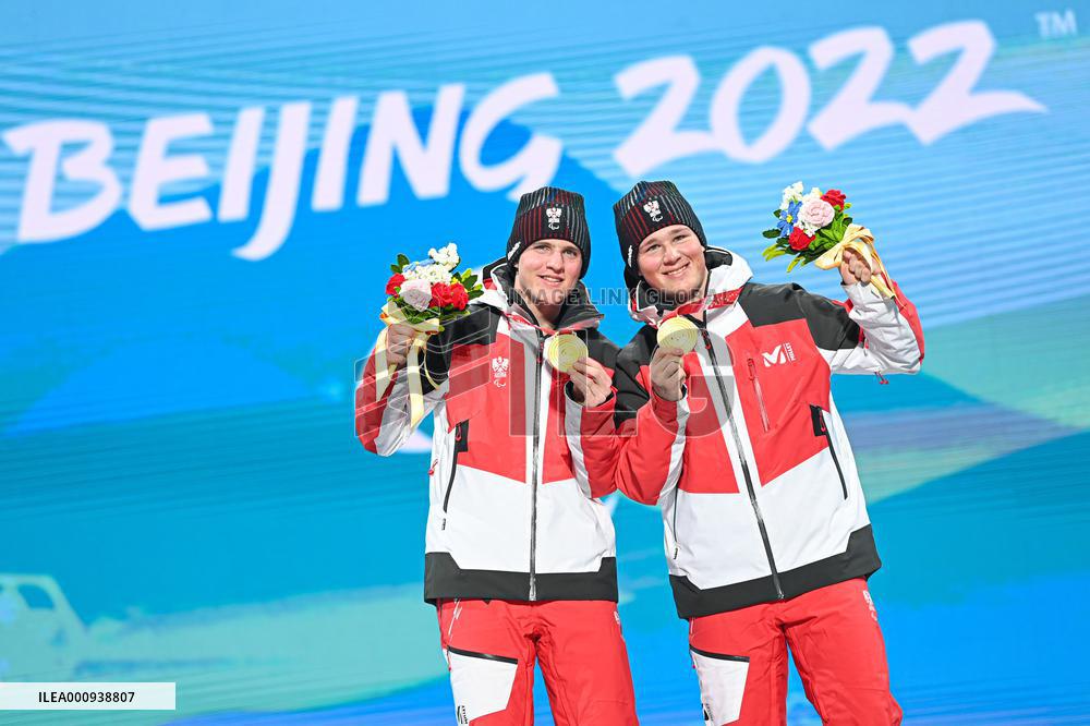 (SP)CHINA-BEIJING-WINTER PARALYMPICS-ALPINE SKIING-MEN'S GIANT SLALOM-VISION IMPAIRED-AWARDING CEREMONY (CN)