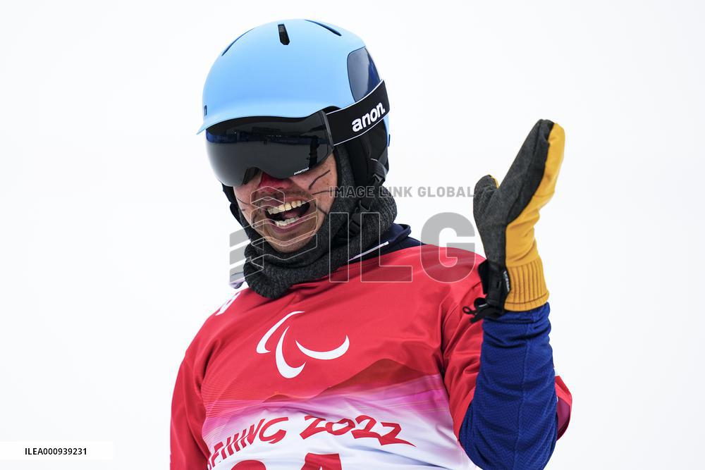 (SP)CHINA-ZHANGJIAKOU-WINTER PARALYMPICS-PARA SNOWBOARD-MEN'S BANKED SLALOM SB-LL2 (CN)