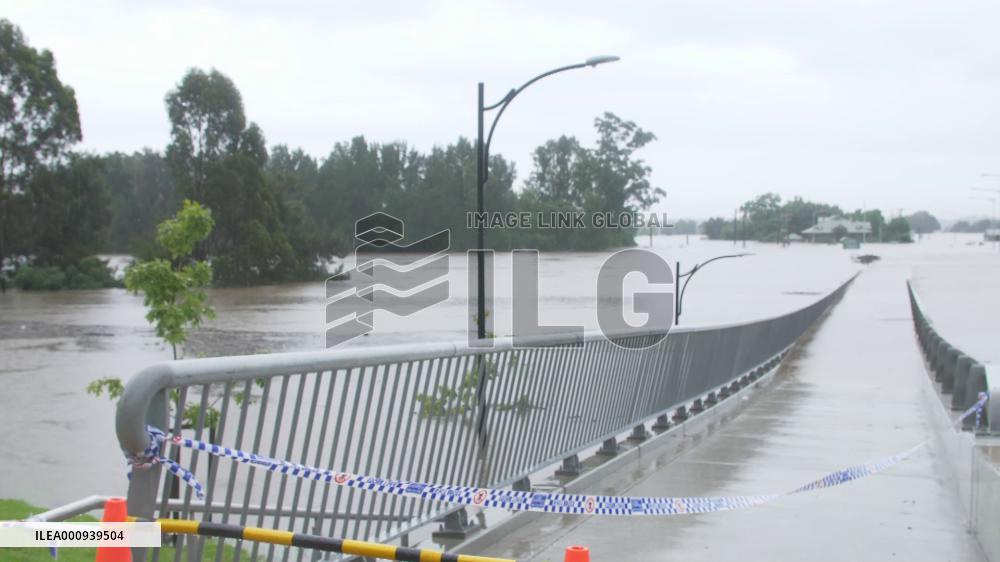 Disastrous flood in east Australia threatens wild animals