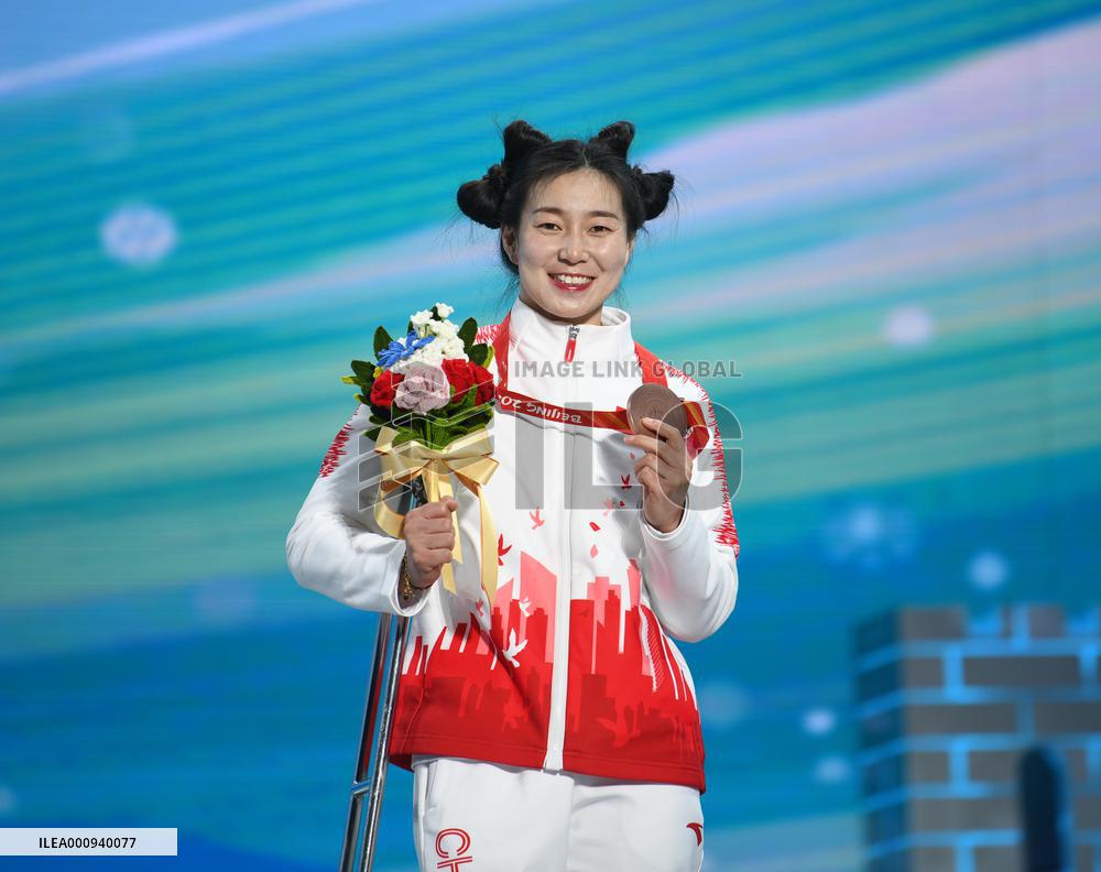(SP)CHINA-BEIJING-WINTER PARALYMPICS-PARA ALPINE SKIING-WOMEN'S SLALOM SITTING-VICTORY CEREMONY(CN)