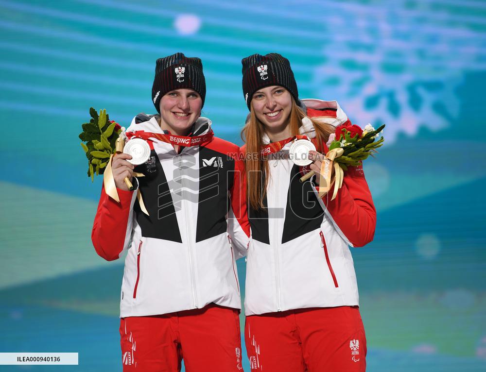 (SP)CHINA-BEIJING-WINTER PARALYMPICS-ALPINE SKIING-WOMEN'S SLALOM-VISION IMPAIRED-VICTORY CEREMONY (CN)