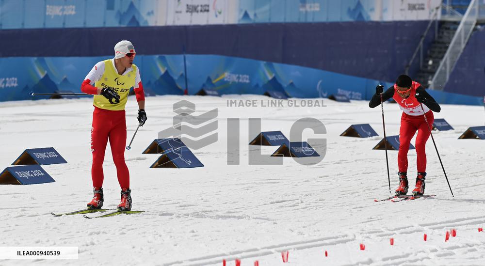 (SP)CHINA-ZHANGJIAKOU-WINTER PARALYMPICS-PARA CROSS-COUNTRY SKIING-OPEN 4X2.5KM RELAY (CN)