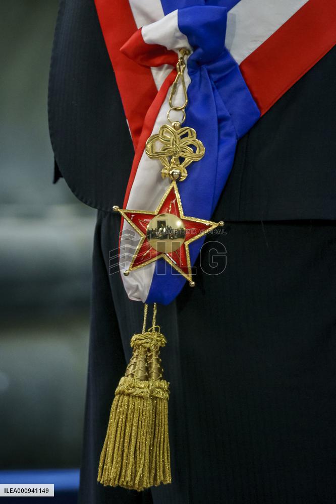 President Sebastián Piñera enters the Palacio de La Moneda for the last time