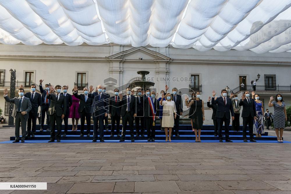 President Sebastián Piñera enters the Palacio de La Moneda for the last time