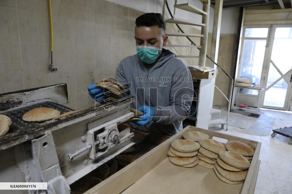 MIDEAST-JERUSALEM-PITA BREAD