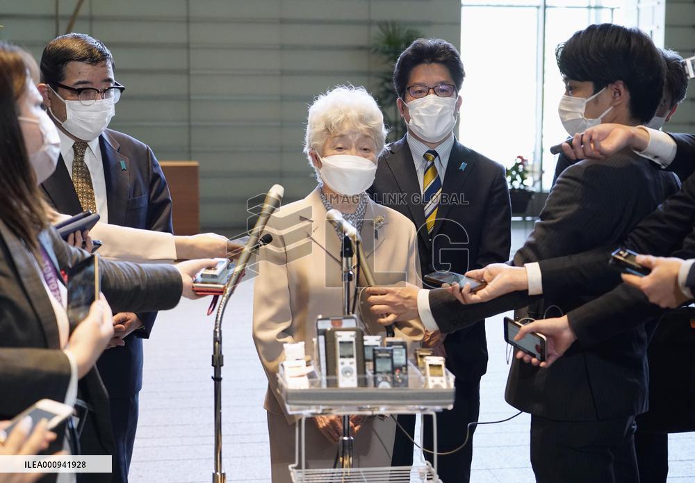 Japan PM Kishida meets with kin of abductees