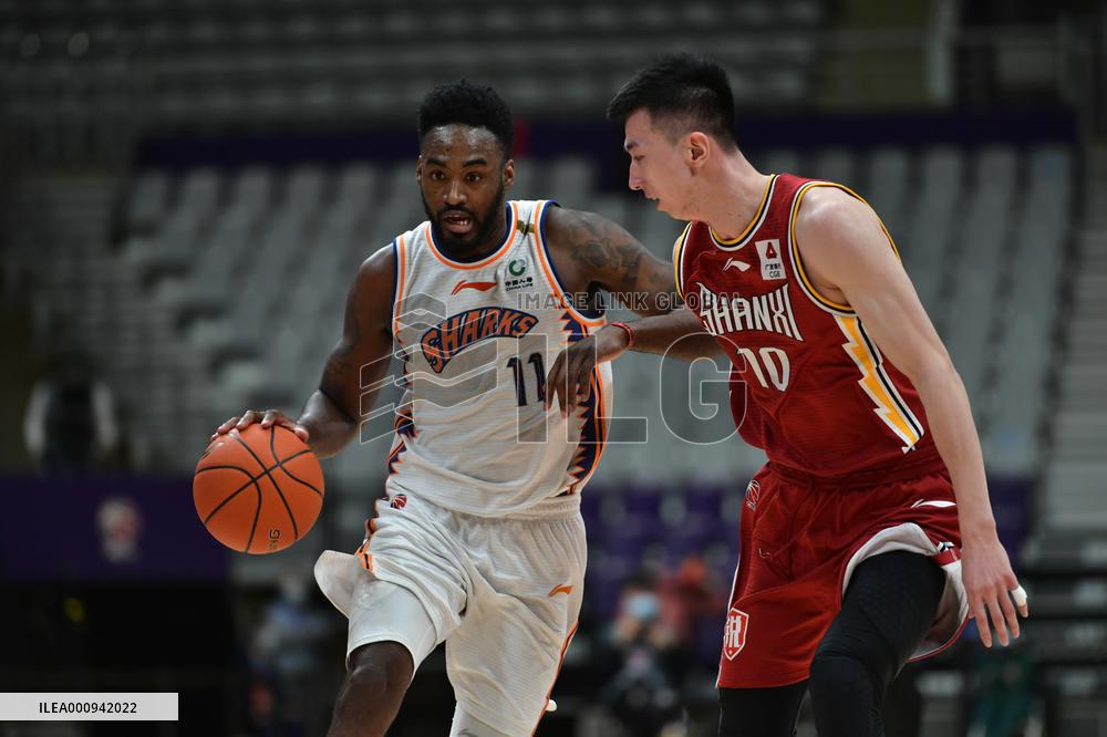 (SP)CHINA-SHENYANG-BASKETBALL-CBA LEAGUE-SHANXI LOONGS VS SHANGHAI SHARKS (CN)
