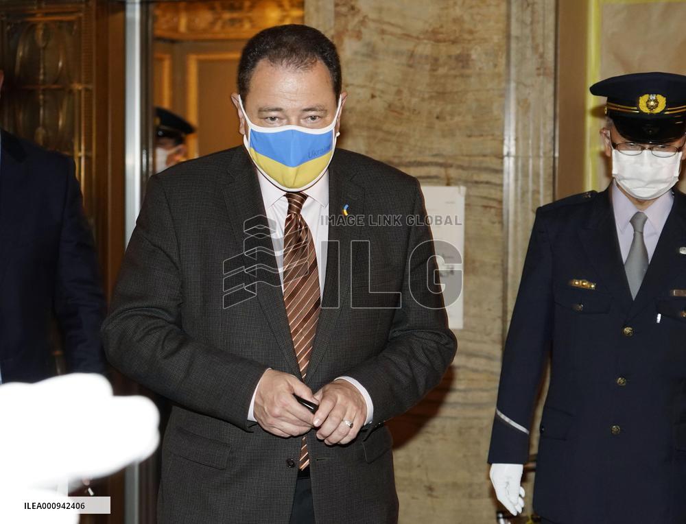 Ukrainian ambassador visits Japan's parliament