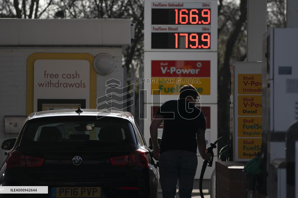 BRITAIN-OIL PRICES-JUMP