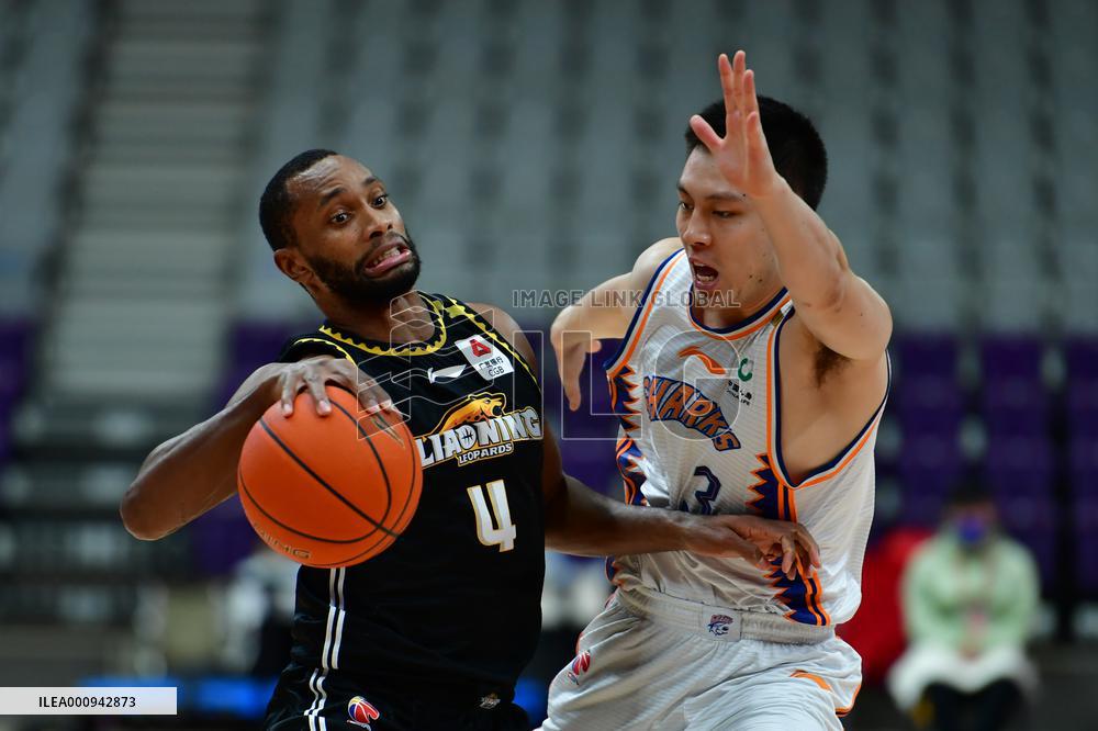 (SP)CHINA-SHENYANG-BASKETBALL-CBA LEAGUE-LIAONING FLYING LEOPARDS VS SHANGHAI SHARKS (CN)