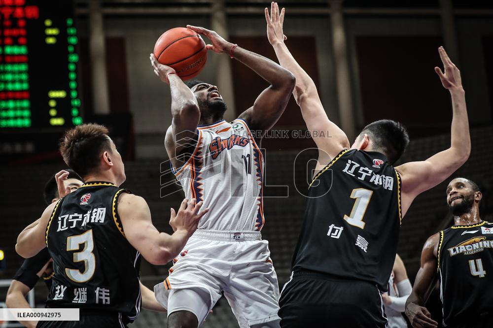 (SP)CHINA-SHENYANG-BASKETBALL-CBA LEAGUE-LIAONING FLYING LEOPARDS VS SHANGHAI SHARKS (CN)