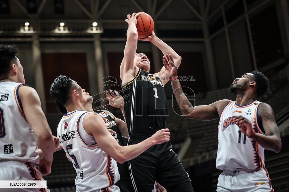 (SP)CHINA-SHENYANG-BASKETBALL-CBA LEAGUE-LIAONING FLYING LEOPARDS VS SHANGHAI SHARKS (CN)