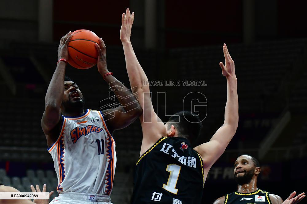(SP)CHINA-SHENYANG-BASKETBALL-CBA LEAGUE-LIAONING FLYING LEOPARDS VS SHANGHAI SHARKS (CN)