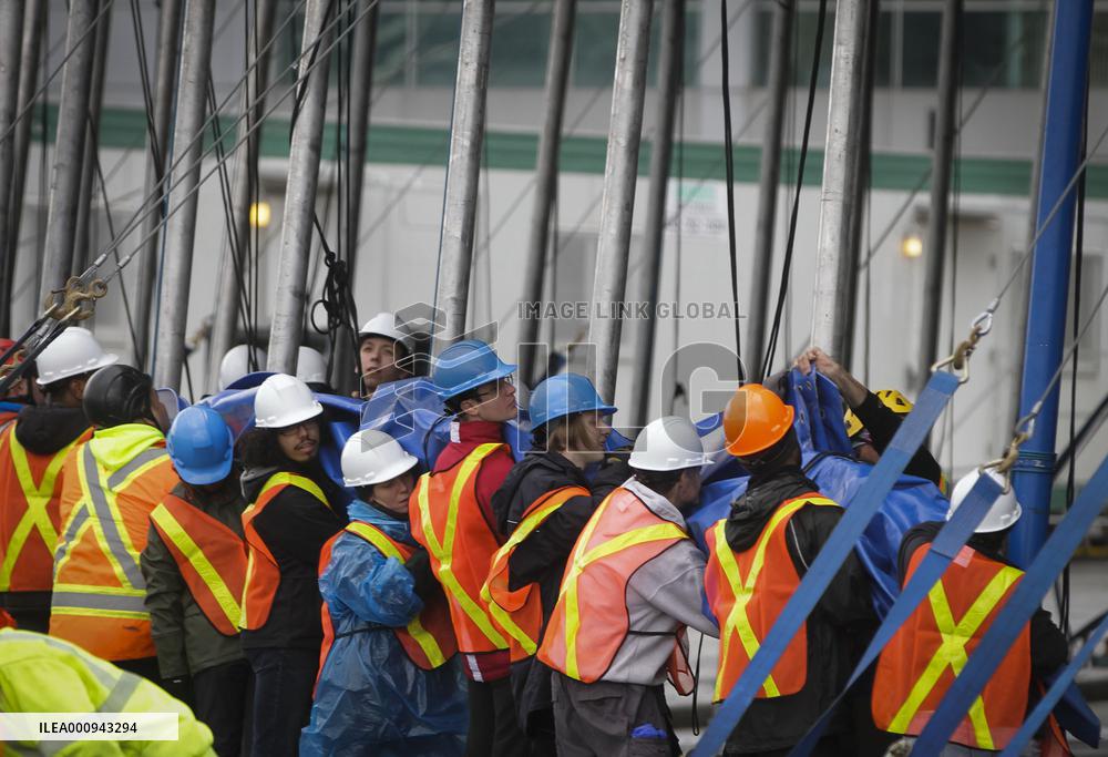 CANADA-VANCOUVER-CIRQUE DU SOLEIL-BIG TOP-RAISING