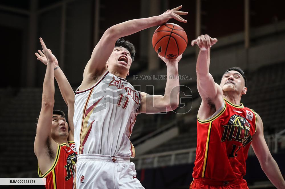 (SP)CHINA-SHENYANG-BASKETBALL-CBA LEAGUE-ZHEJIANG GOLDEN BULLS VS JILIN NORTHEAST TIGERS (CN)