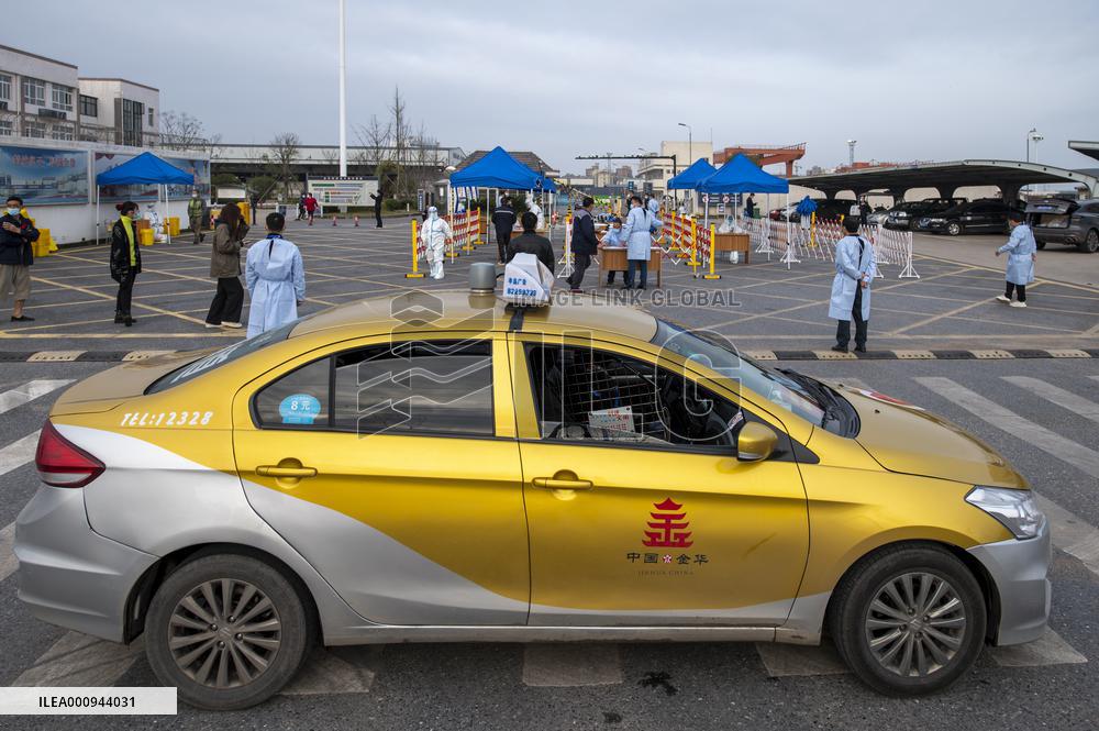 CHINA-ZHEJIANG-TAXI DRIVERS-COVID-19-VOLUNTEER (CN)