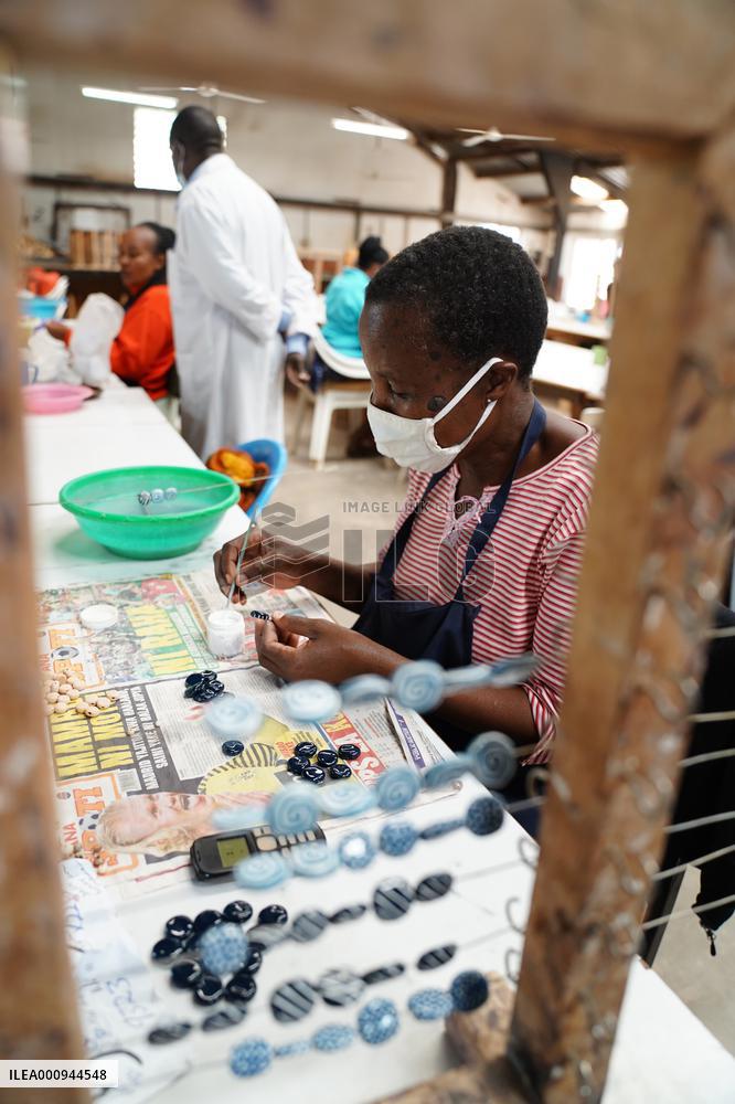KENYA-NAIROBI-CERAMIC PRODUCT-KAZURI WORKSHOP