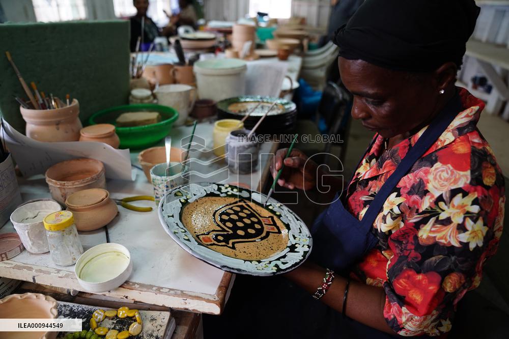 KENYA-NAIROBI-CERAMIC PRODUCT-KAZURI WORKSHOP