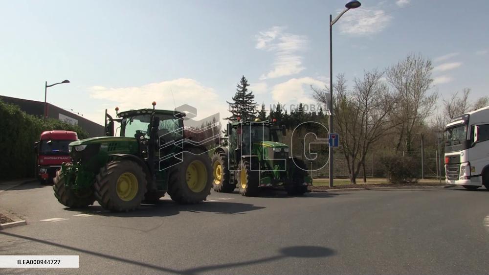 Farmers, truck drivers shut down refinery near Lyon, France