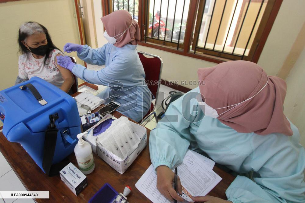 INDONESIA-SURAKARTA-COVID-19-VACCINATION