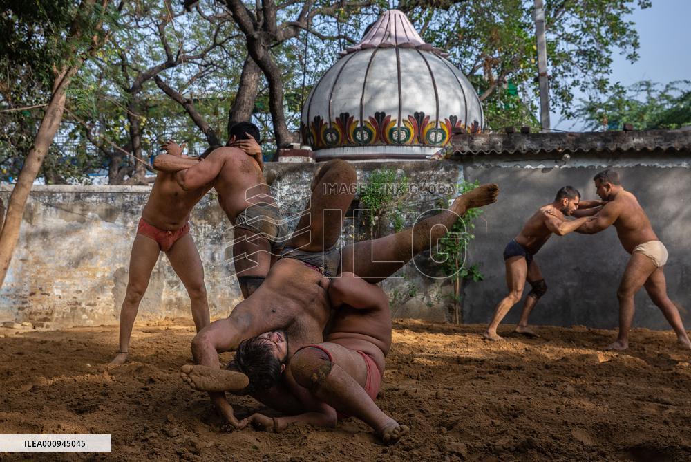 (SP)INDIA-NEW DELHI-KUSHTI WRESTLING