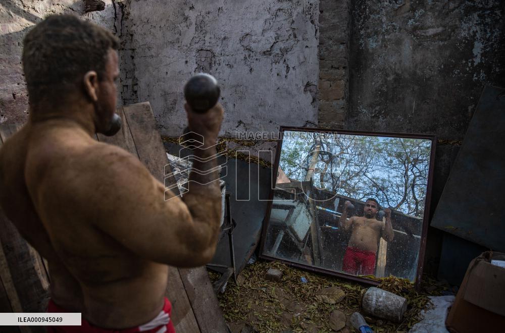 (SP)INDIA-NEW DELHI-KUSHTI WRESTLING