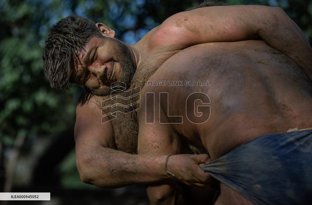 (SP)INDIA-NEW DELHI-KUSHTI WRESTLING