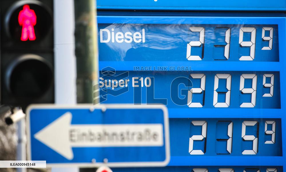 Xinhua Headlines: Why is the EU wary of cutting off Russian energy?