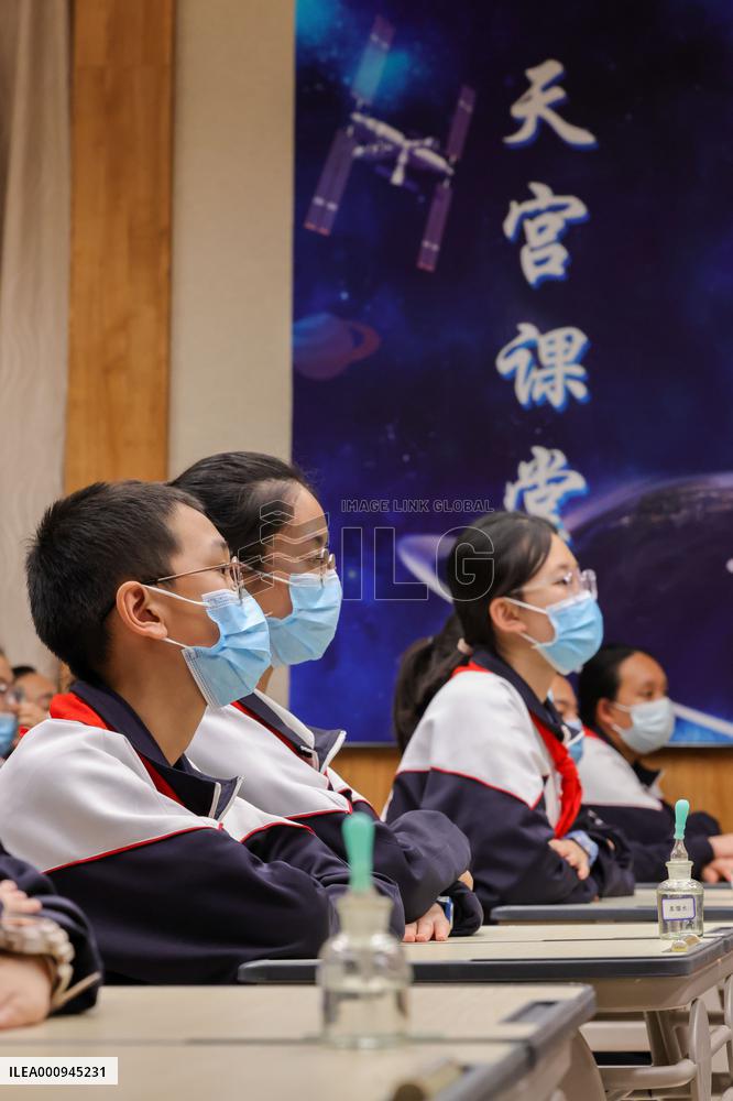 CHINA-SPACE STATION-LIVESTREAMED SCIENCE LECTURE-SECOND CLASS (CN)