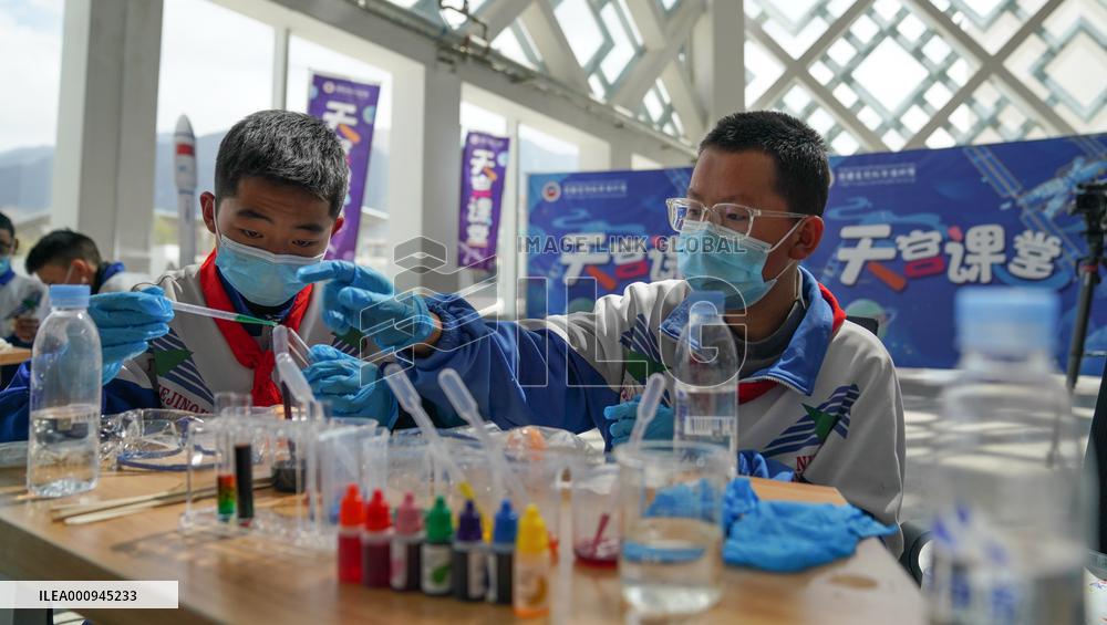 CHINA-SPACE STATION-LIVESTREAMED SCIENCE LECTURE-SECOND CLASS (CN)