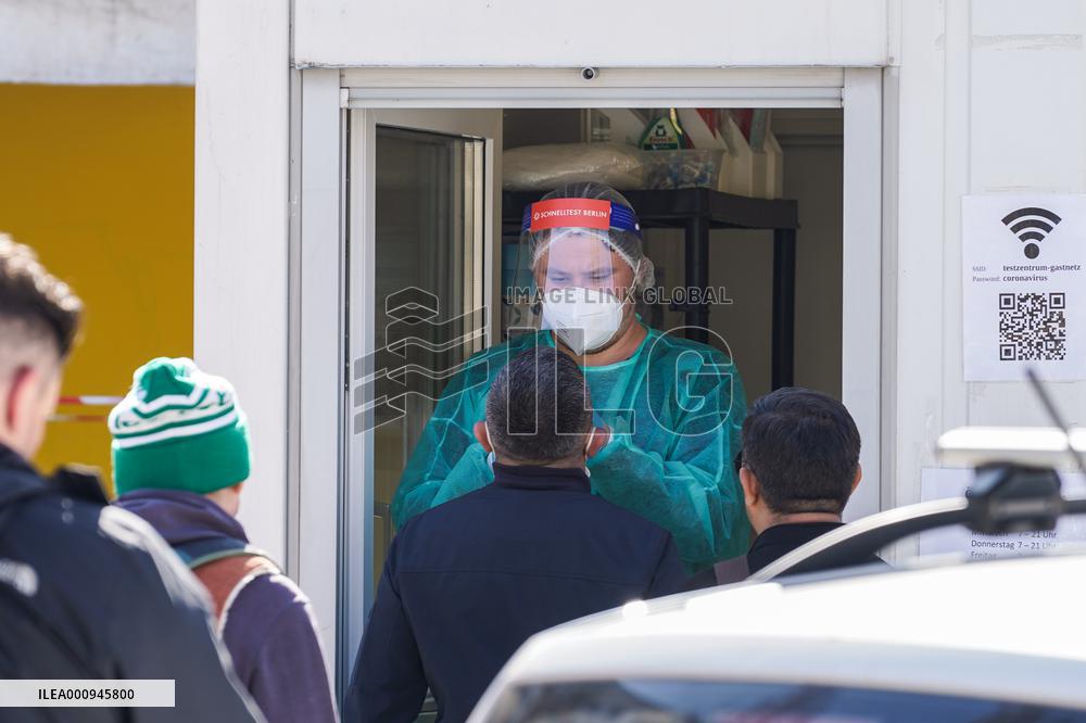 GERMANY-BERLIN-COVID-19-DAILY CASES-RECORD HIGH