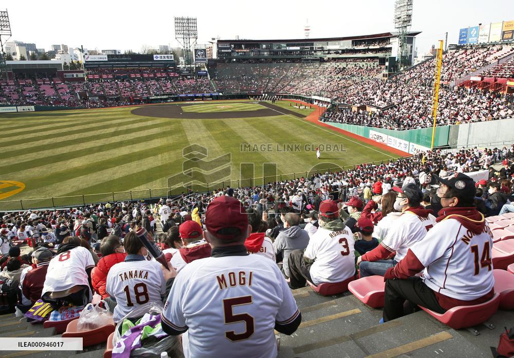 Baseball: Opening day in Japan